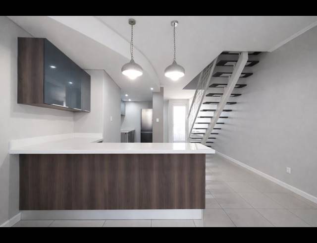 2 BEDROOM PROPERTY TO RENT IN MENLO PARK